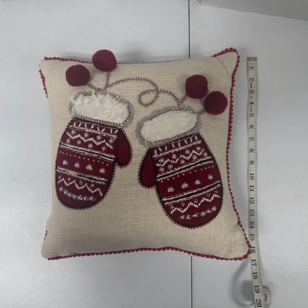 Decorative Embroidered Christmas Throw Pillow With Inside.‎ Size 17